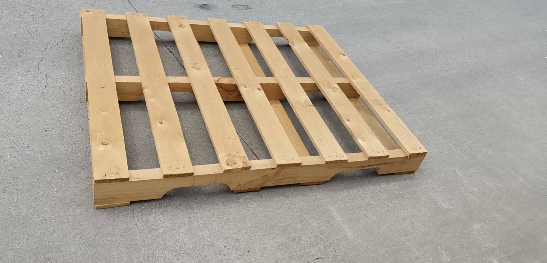 六合根据材质选择木托盘